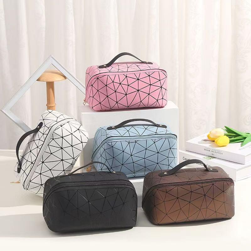 Portable Women's Travel PU Leather Cosmetic Organizer Bag with Rhombic Lattice Zipper