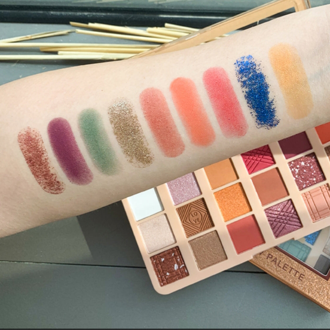 APK – 18 COLOR EYE SHADOW PALLETE