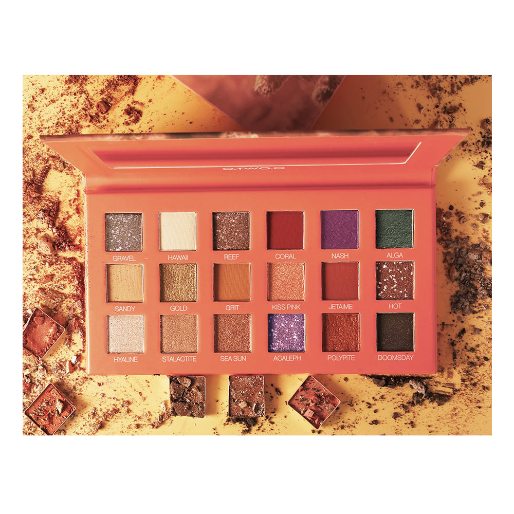 O.TWO.O OCEAN MYSTERY 18 COLORS EYESHADOW PALETTE
