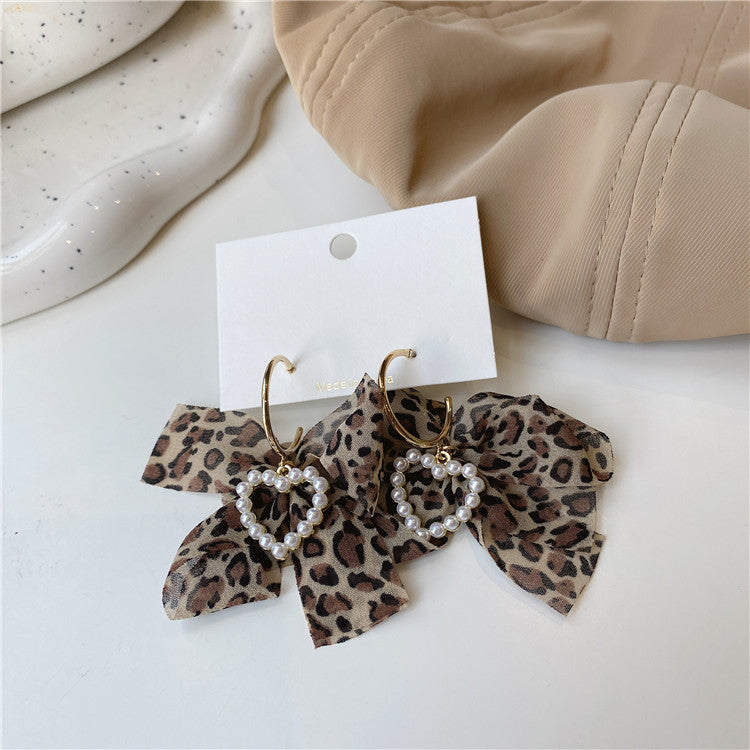 Cheeta Bow With Pearl Hangings Earrings Set